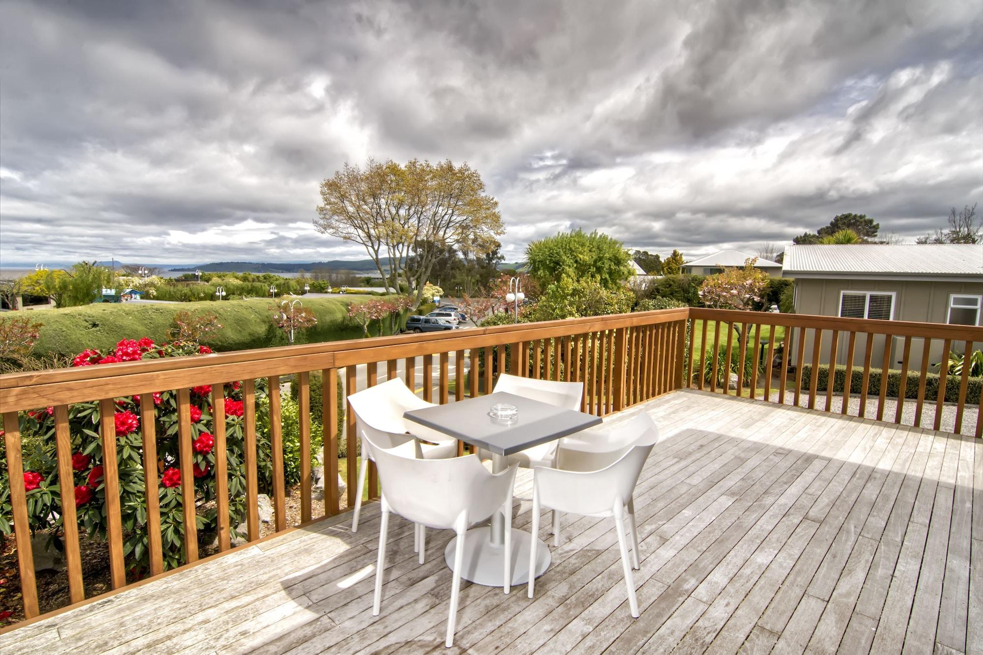 陶波德布雷思汽车旅馆酒店 外观 照片 A deck in New Zealand